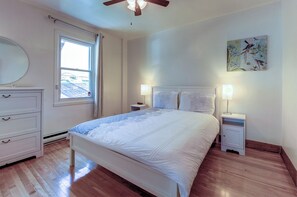 3 bedrooms, desk, iron/ironing board, travel cot