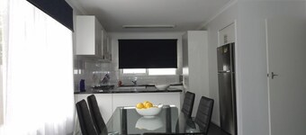 Codrington Short / Long Stay Majoitus