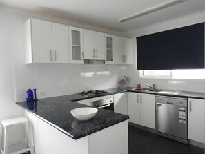 Fridge, microwave, oven, stovetop - Codrington Short/Long Stay Accommodation (Sale)