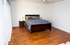 3 bedrooms, iron/ironing board, free WiFi, bed sheets - Lake Havasu Gem!! Family/friend/pet friendly.  (Lake Havasu City)