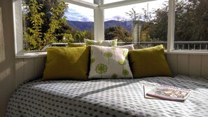 3 bedrooms, iron/ironing board, free WiFi, bed sheets - Ride hard, Rest Easy, Sleep Well (Mount Beauty)