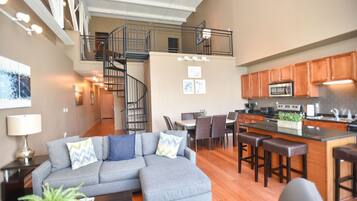 Téléviseur, table de ping-pong