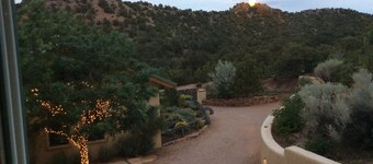 HILLTOP RETREAT À TESUQUE.  VUES, CONFIDENTIALITÉ. 1 BR, 1 BA, HOT T