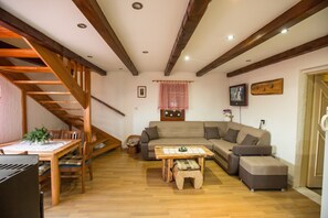 Télévision, cheminée, jeux vidéo, chaîne hi-fi