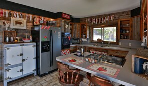 Fridge, oven, stovetop, coffee/tea maker