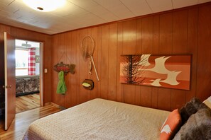 3 bedrooms, memory-foam beds, iron/ironing board, free WiFi
