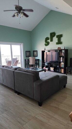 Smart TV, DVD player, stereo