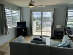TV - Ocean Park Studio - Just A Few Blocks From Ocean Park Beach! (San Juan)