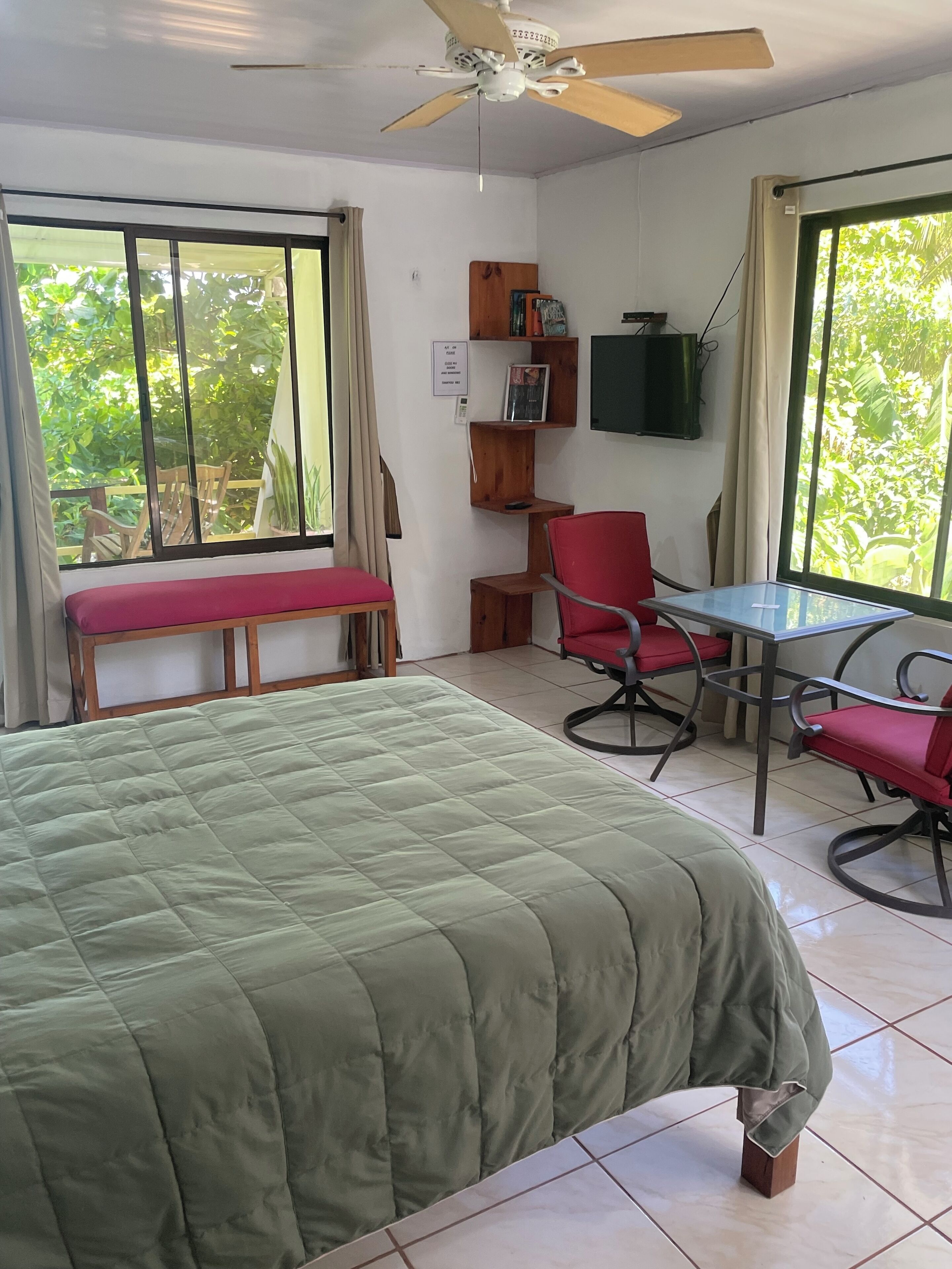 1 quarto, Wi-Fi de cortesia, roupa de cama