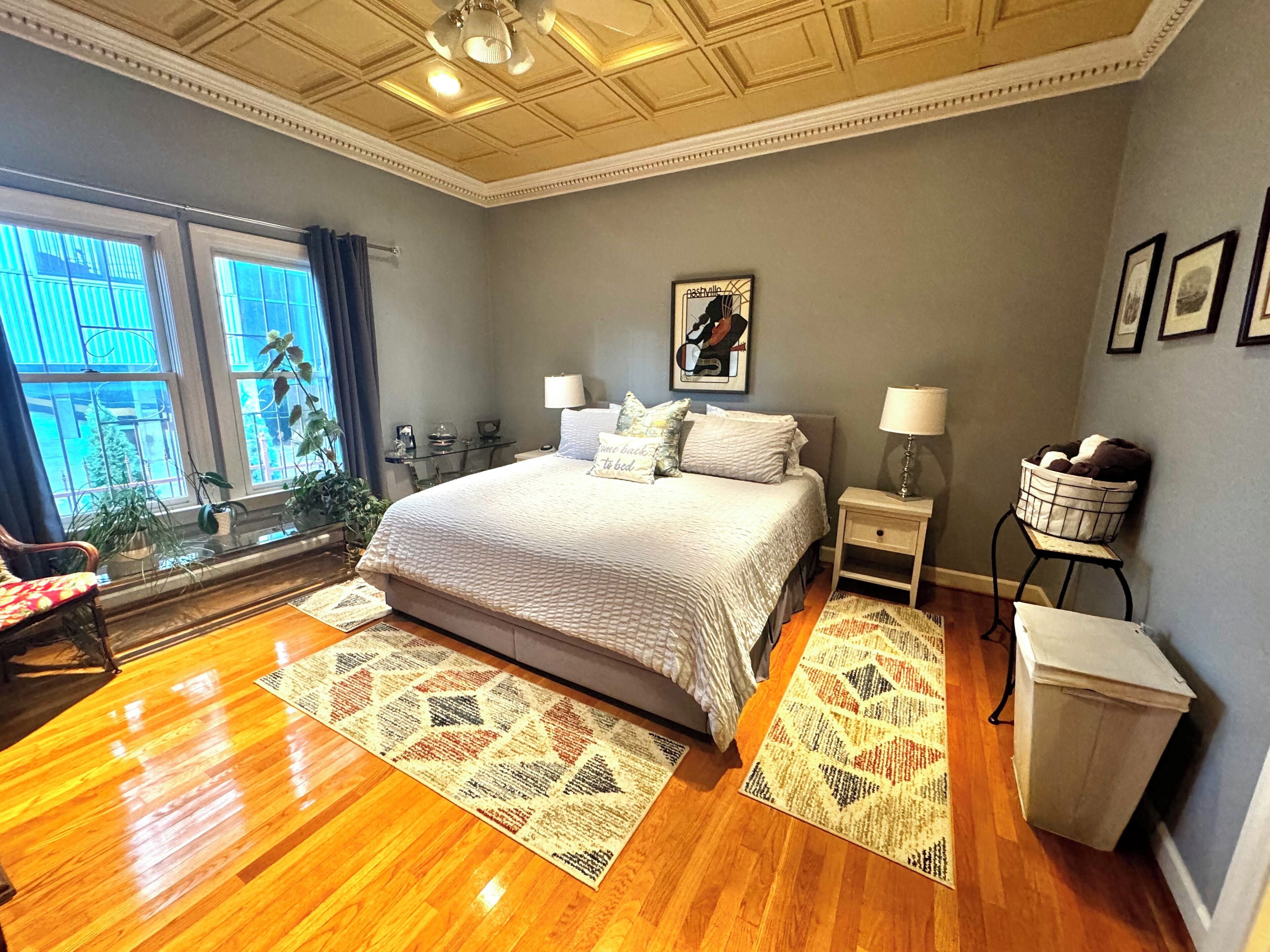 4 bedrooms, desk, iron/ironing board, free WiFi