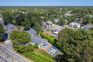Exterior - Steps to Beach 4-5 Bedrooms w/Central A/C (Dennis Port)