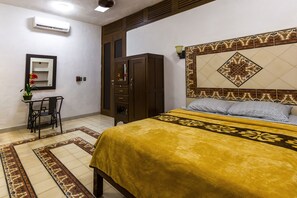 Bügeleisen/Bügelbrett, kostenloses WLAN, Bettwäsche