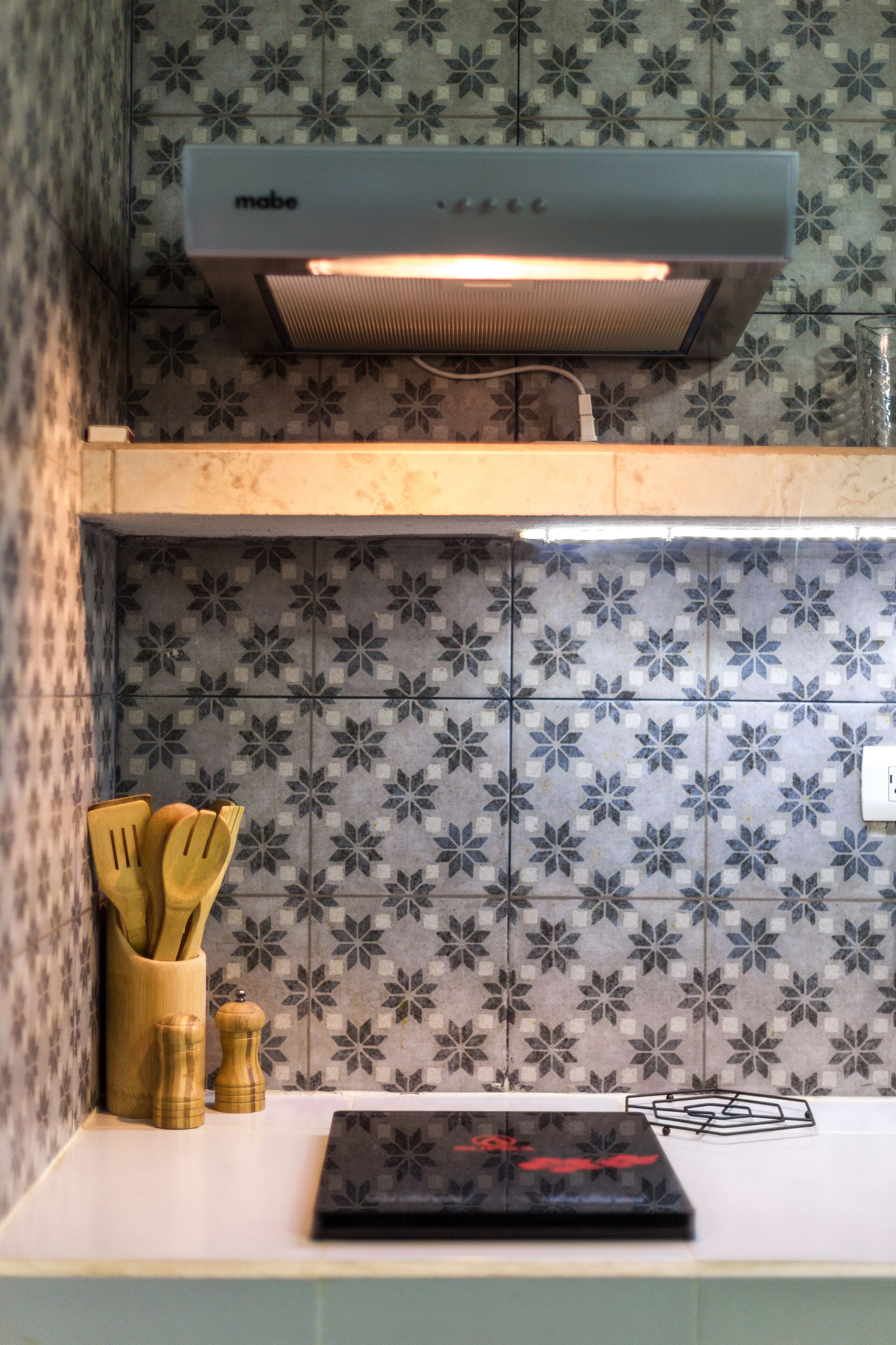 Frigorifero, microonde, piano cottura, macchina per tè/caffè