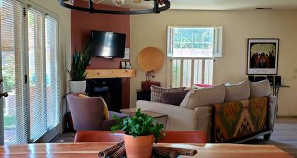 Upea sijainti muutaman askeleen päässä historiallisesta vanhastakaupungista, museoista ja ravintoloista