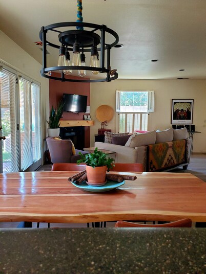 Amazing Location steps from Historic Old Town, Museums and Restaurants 