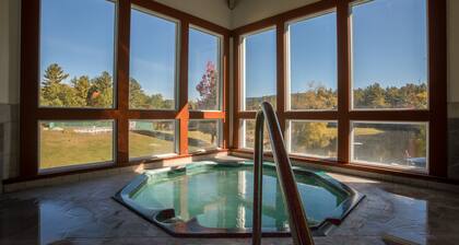 Lomakoti kotiin oma kylpytynnyri, takka, uima-altaat, lampi, WIFI