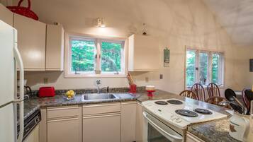 KylskÄp, mikrovÄgsugn, ugn och spishÀll