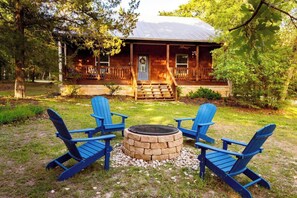 Terrace/patio - The Cottage, A Tranquil Pet-Friendly Retreat on 42 Acres at Lost Pines Shire (Paige)