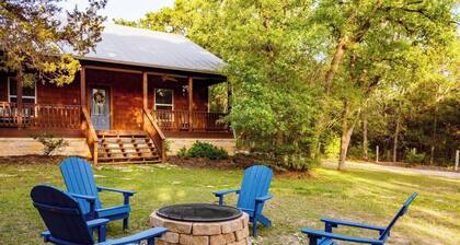 The Cottage, A Tranquil Pet-Friendly Retreat on 42 Acres at Lost Pines Shire