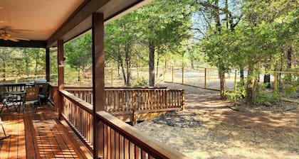 Hermosa casa de campo en 32 hectáreas de bosque en Lost Pines Forest