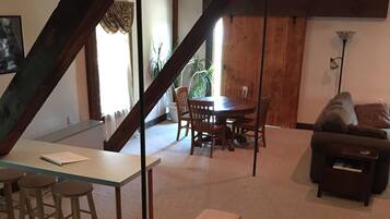 TV connectée, lecteur de DVD, livres