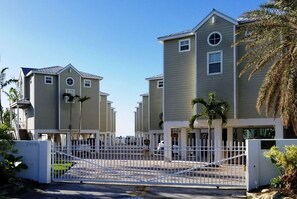 Unclassified image, 2 of 68, button