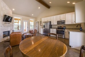 Fridge, microwave, oven, stovetop - Creek Lodge At Rancho Madrono / 1536 Sq. feet (Pipe Creek)