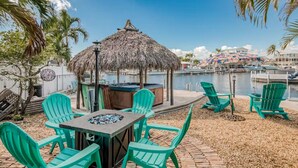 Outdoor dining - Paradise Found! Key Largo 3 Bed / 2 Bath Waterfront! (Key Largo)