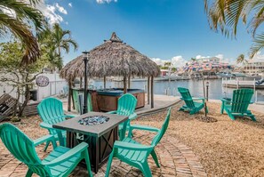 Outdoor dining - Paradise Found! Key Largo 3 Bed / 2 Bath Waterfront! (Key Largo)