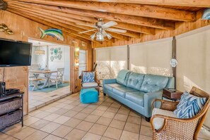 Smart TV, fireplace, stereo - Paradise Found! Key Largo 3 Bed / 2 Bath Waterfront! (Key Largo)