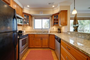 Fridge, microwave, stovetop, dishwasher - Wrightsville Beach Condo: Steps to Sand & Dining! (Wrightsville Beach)