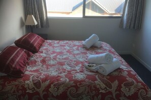 2 dormitoris, planxa i posts de planxar, wifi gratuïta i roba de llit 