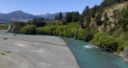 Fully Serviced Apartment - Central Location, Spacious and Warm