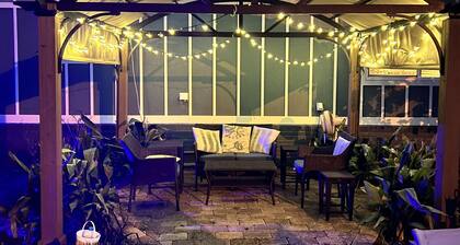 Gulf Breeze Depot, private pool, walk to beach, 4 bathrooms!  Fenced in yards