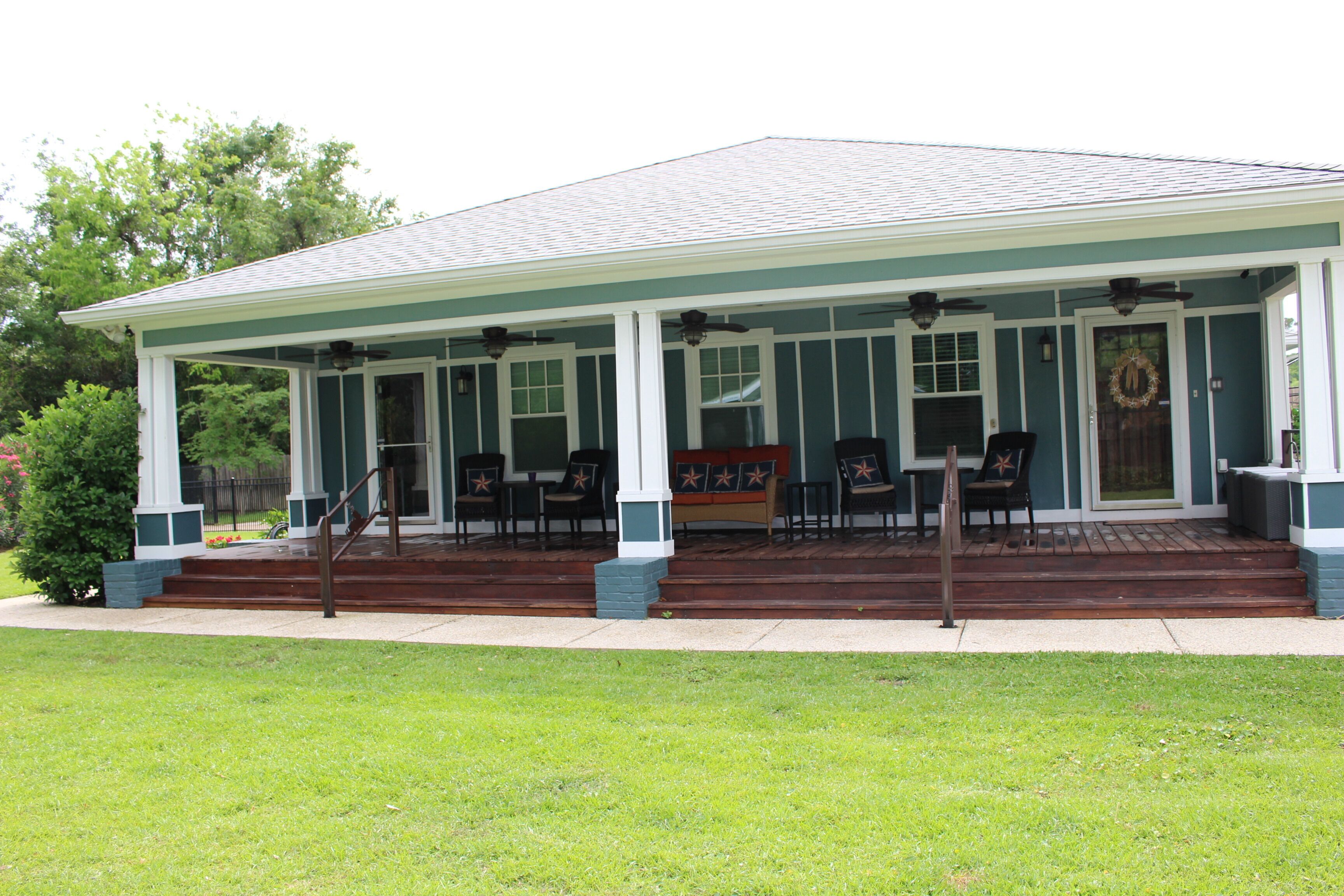  Gulf Breeze Depot, private pool, walk to beach, 4 bathrooms!  Fenced in yards