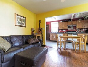 Smart TV, video games, table tennis, video library - Hideaway in the middle of everything (Annapolis)