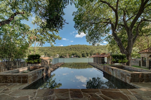 WATER FRONT LAKE AUSTIN  ESTATE