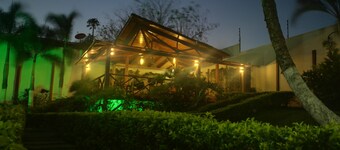 ACCOGLIENTE CASA A LA GARITA. Vicino all'aeroporto, zona rurale, piscina, privacy e serenità