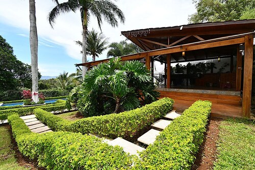 COZY HOUSE IN LA GARITA. NEAR THE AIRPORT, RURAL AREA, POOL, PRIVACY & SERENITY