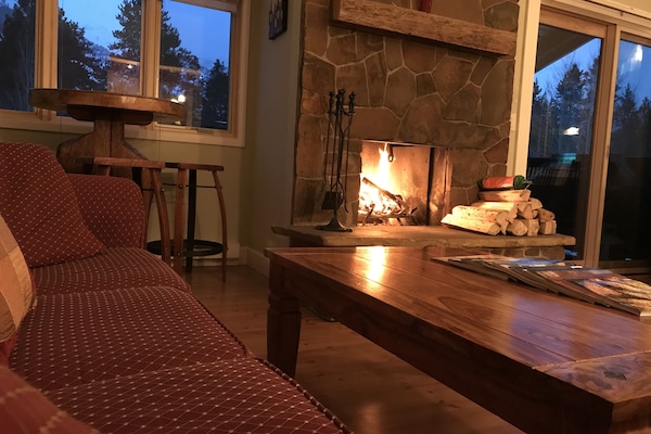 Cozy living room and bar area with beautiful mountain views