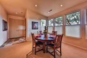 Dining -  Beautiful Private Patio Views Entrada Gated Community Near Bike Trails (St. George)