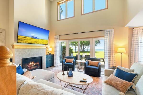 TV connectée, cheminée, lecteur de DVD, vidéothèque