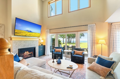 4BR Lakefront Townhome with Stunning Mille Lacs Lake Views in Onamia