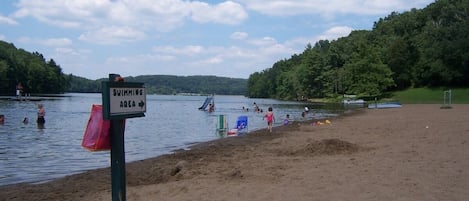 Beach nearby, sun loungers, beach towels