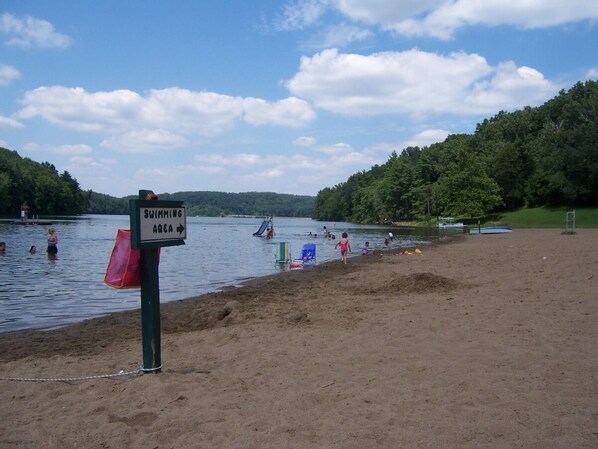 Beach nearby, sun-loungers, beach towels
