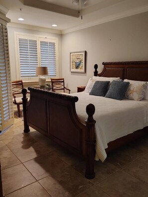3 bedrooms, iron/ironing board, WiFi, bed sheets - Luxurious, peaceful beachfront condo minutes from St Augustine and Daytona Beach (Beverly Beach)
