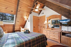 3 bedrooms, desk, iron/ironing board, travel cot - Family Friendly-Prestigious Neighborhood-10 Min. to Lake, Hiking, Quiet Area, AC (South Lake Tahoe)