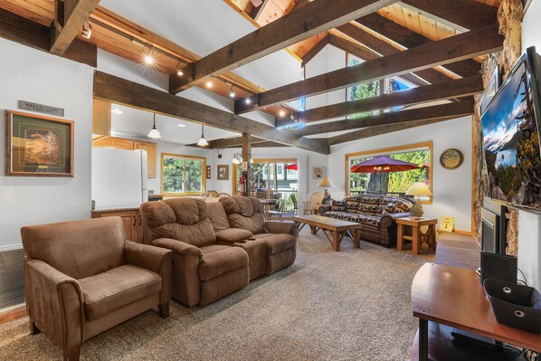 Smart TV, fireplace, DVD player, books