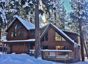 Exterior - Family Friendly-Prestigious Neighborhood-10 Min. to Lake, Hiking, Quiet Area, AC (South Lake Tahoe)