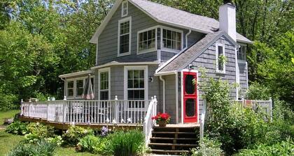 Gorgeous sunsets, short walk to beach access